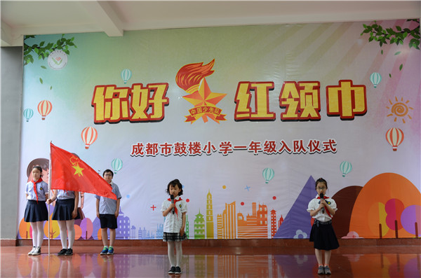 图6 新队员代表讲话.JPG