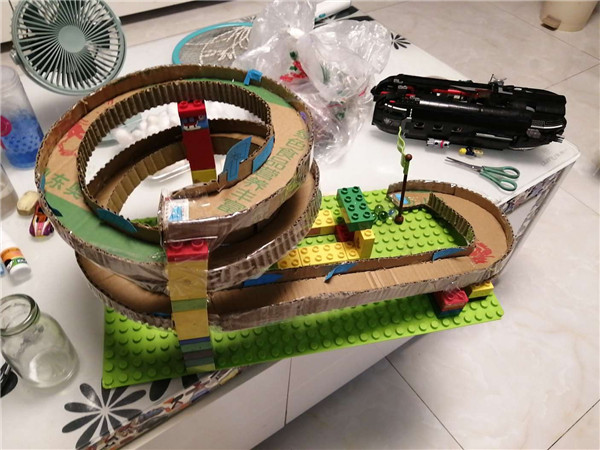 我们都是小小工程师 树德小学三年级学子"玩转过山车"