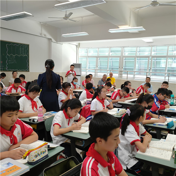 学生发言.jpg