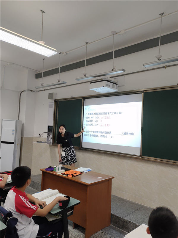 罗锦霞老师授课.jpg