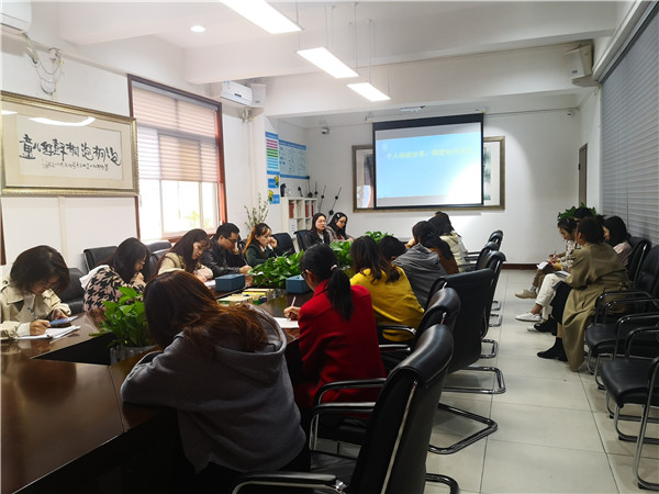 图2 周虹汝老师传授经验.jpg