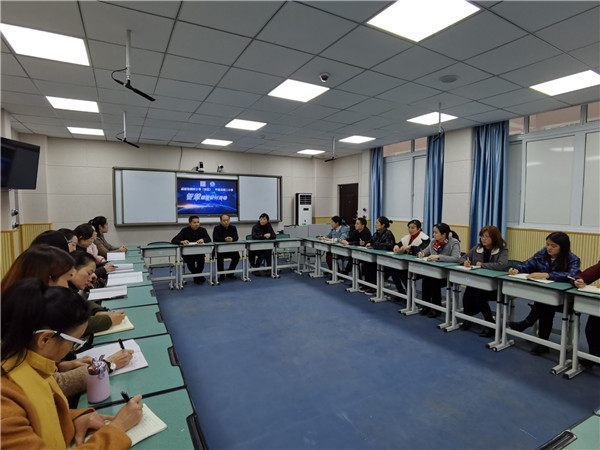 图5 易昆主任交流经验.jpg