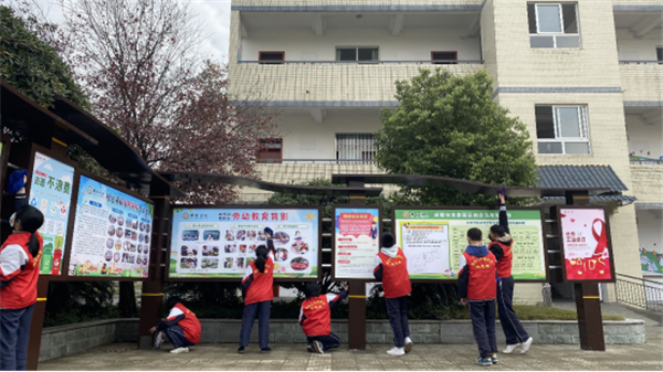 美丽校园  团员先行240.png