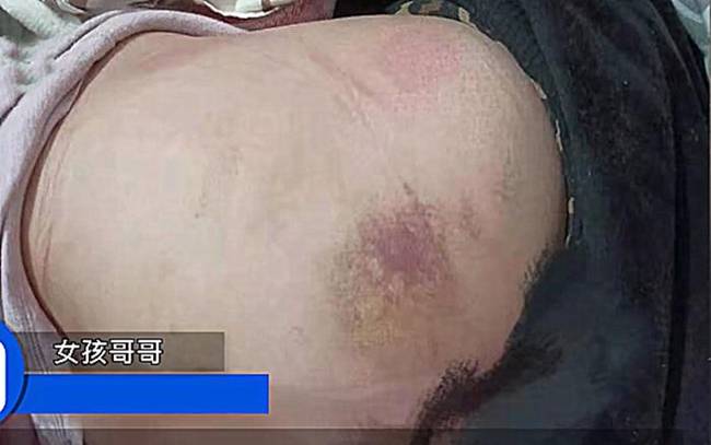 青白江区龙王学校召开初三月考总结会