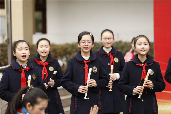 成都市泉水路小学校+开学典礼+器乐合奏《唱支上个给党听》2.JPG