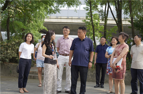 到校调研.JPG