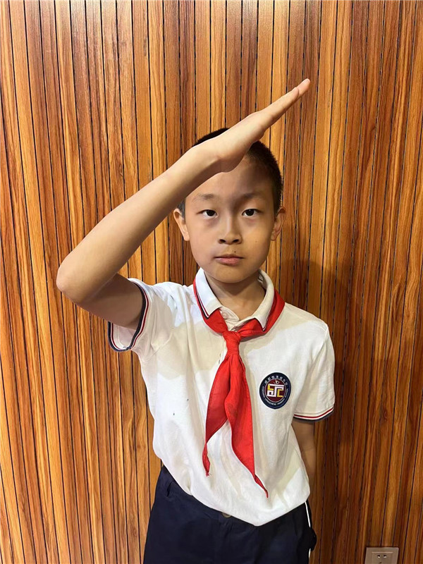 龙成小学少先队员 佟一鸣.jpg