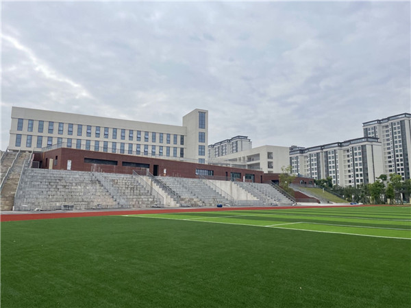 新校区一瞥.jpg
