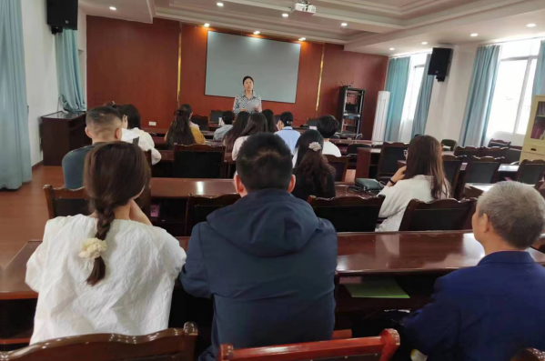 四川文理学院继续教育学院宣汉县教师进修学校教学点举办业务培训