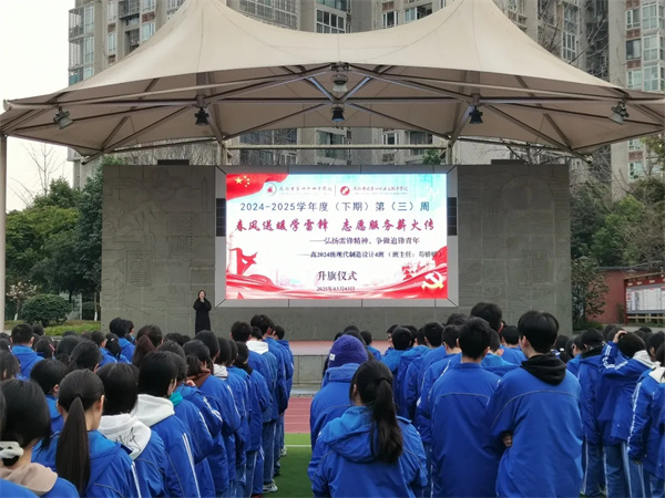 深入社区，洞子口职高学子用实际行动践行雷锋精神