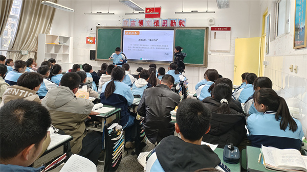 深雪堂初中教师在罗江中学教育集团语文组教研活动中献课