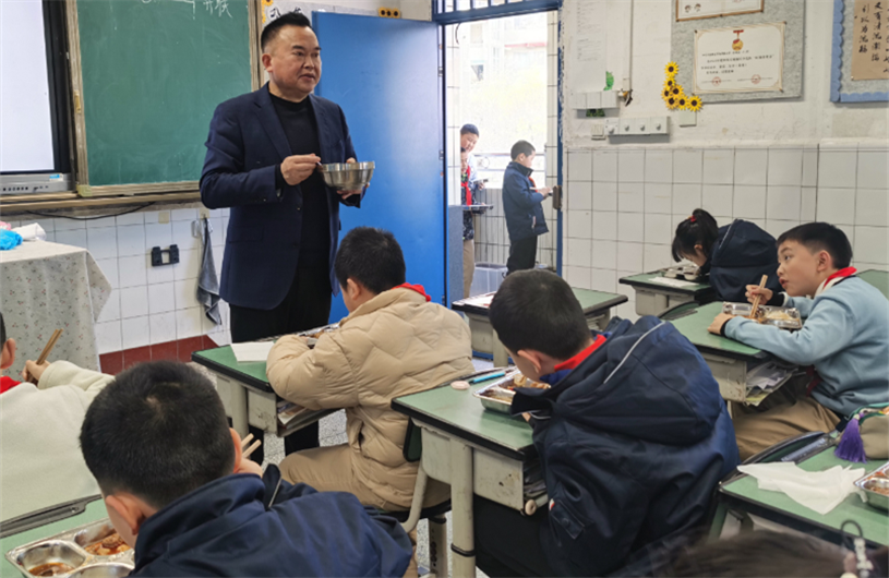 师生同餐 中小学校不得单设教职工食堂
