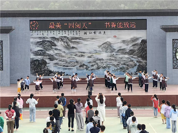 书香伴成长，回水小学师生用阅读“点亮”人生路