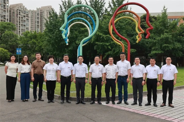 西华师范大学领导对成都冠城实验学校基础教育进行专题调研
