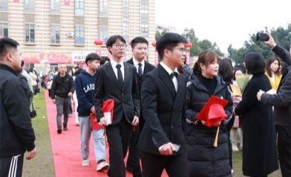 成都公安为中、高考学生办理居民身份证开辟绿色通道