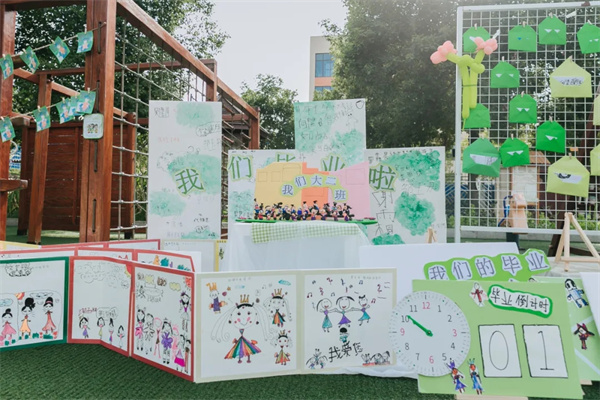小手挥别“幼”时光，九江蛟龙幼儿园大班萌娃扬帆新启航