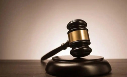 男网红直播拦路人看不雅视频，尾随未成年男生