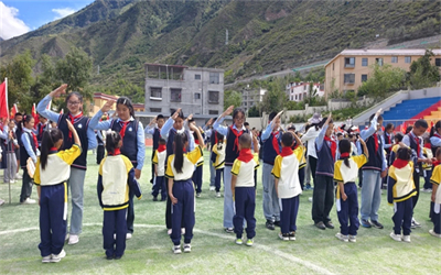 小金县城关第二小学举行少先队新队员入队仪式