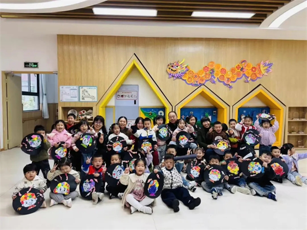 童心暖重阳，天府六幼萌娃传承敬老爱老美德