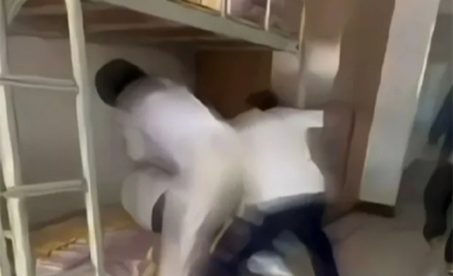 校方通报宿舍内1学生被3人殴打：因比赛产生口角