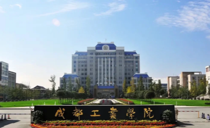 公办大学的体育设施，对学生收费合规吗？回应来了