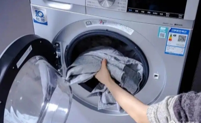 7岁女儿衣服与爸爸袜子混洗感染脚气