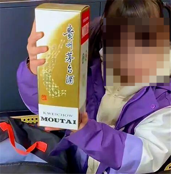 小学生学校50元淘茅台系家长拍段子