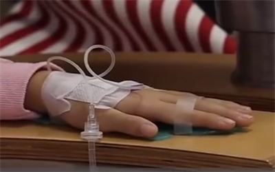 福建10岁男孩带病上学引发三重感染