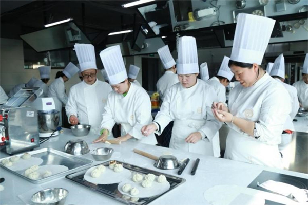 宜宾市南溪区中式面点师技能培训在成都银杏酒店管理学院宜宾校区开班