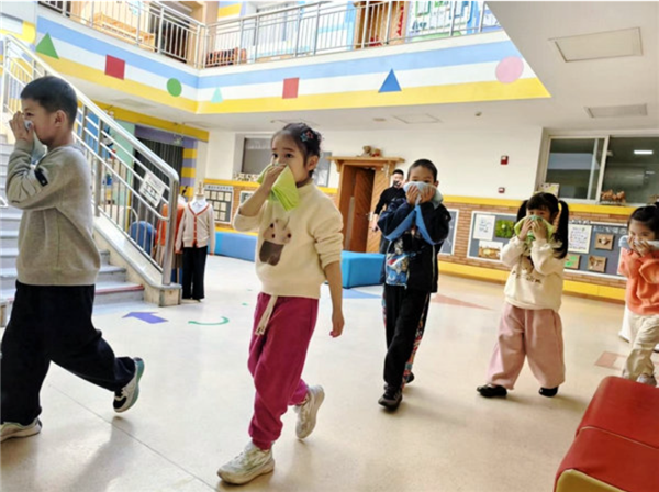 晨辉社区“消防安全伴成长，校园安全共守护”消防知识进校园科普活动顺利开展