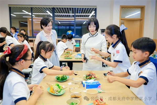 屏幕两端烟火起，天中附小让“成都滋味”香飘“国际云厨房”