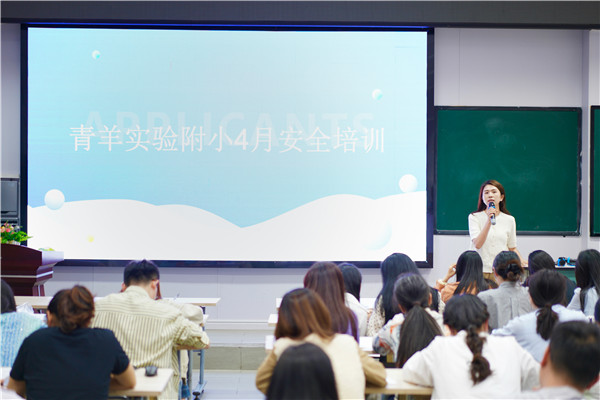罗校长.JPG