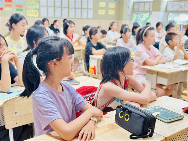 邂逅童心，芳草南区小学助力学子在文字里看见自己