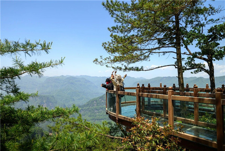 四川各大景区推出毕业季福利 应届中高考生可免票畅游