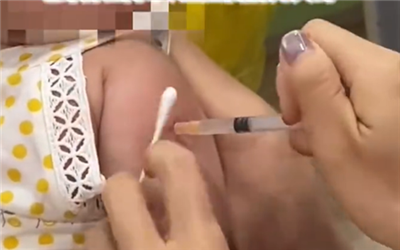 戴手链美甲给宝宝打针护士已停职