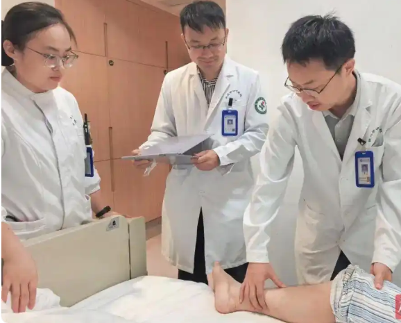22岁大学生卧床刷手机刷出电子血栓