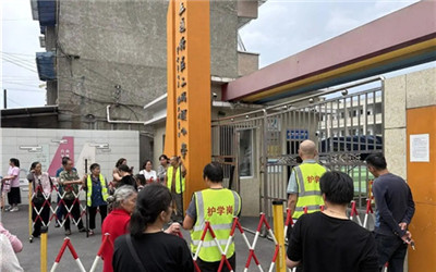 乐山一小学“护学岗”被质疑加重家长负担
