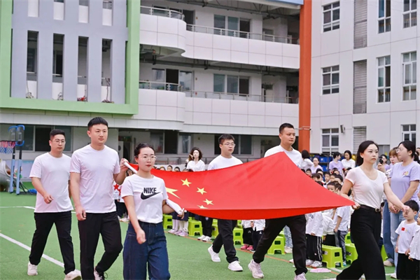 童声嘹亮忆长征，武侯十三幼红歌会唱响爱国华章